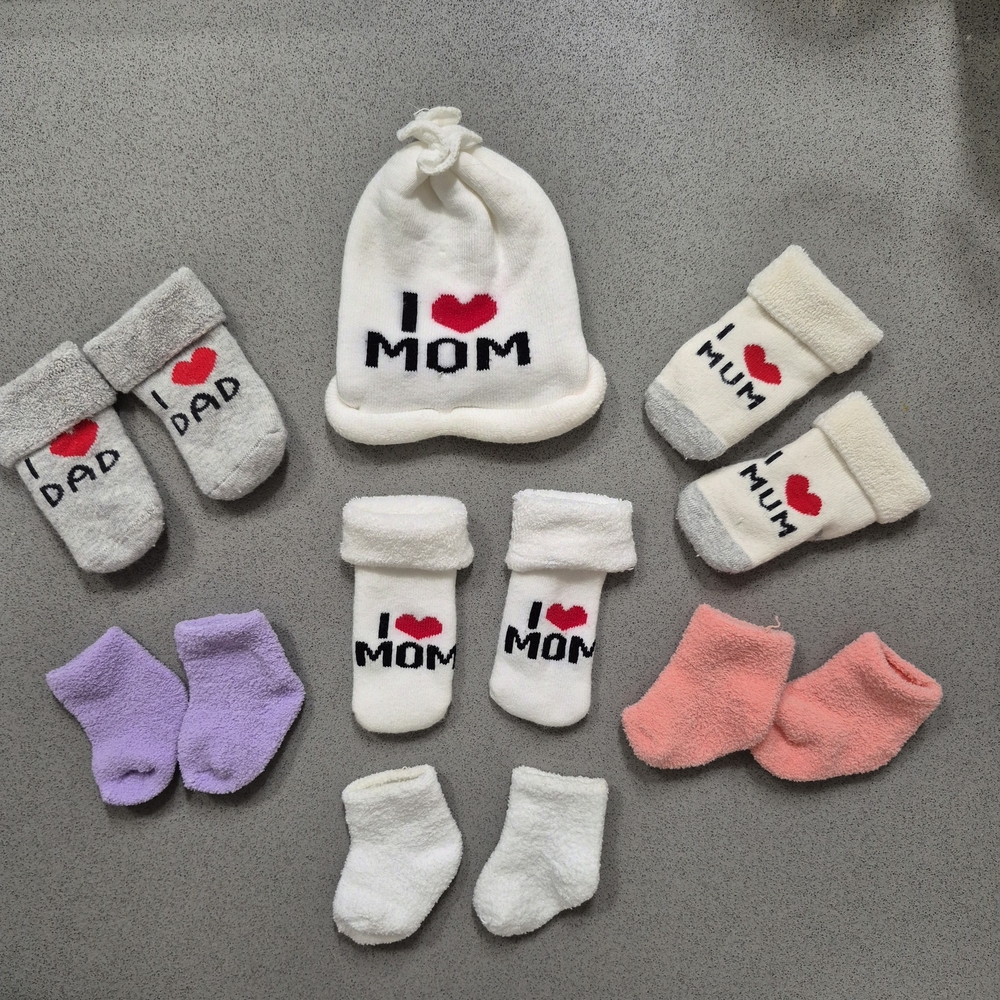 Baby Warm Socks And Toque 0-3 Months I Love Mom And Dad
